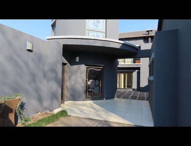 4 BEDROOM HOUSE FOR SALE IN MIDLANDS ESTATE